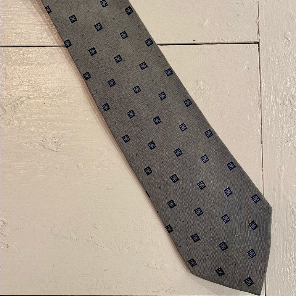 Henley tie
